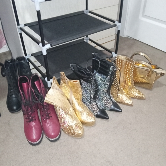 Shoes and purses - Picture 8 of 15